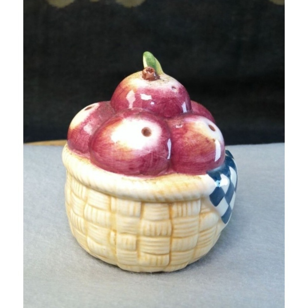 Susan Winget Ceramic Apple Basket Shaker - Hand Painted Salt Pepper 8 oz - Picture 2 of 6